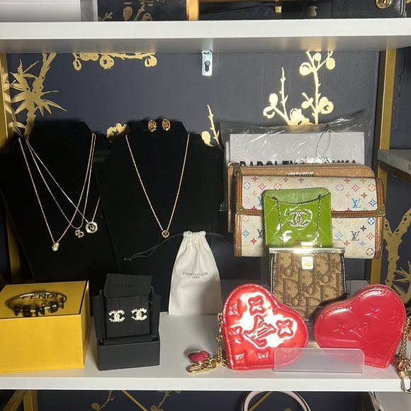 Meet your Posher, Erica - Picture 3 of 12